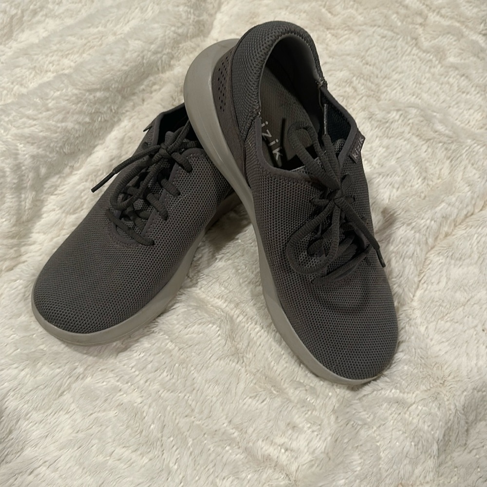 Gray kizik sneakers. Women’s size 7